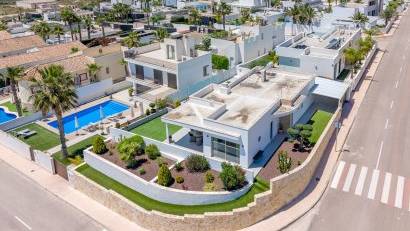 Återförsäljning - Villa -
La Marina