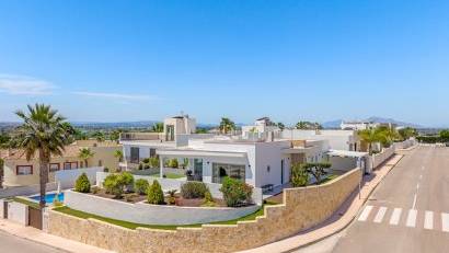 Återförsäljning - Villa -
La Marina