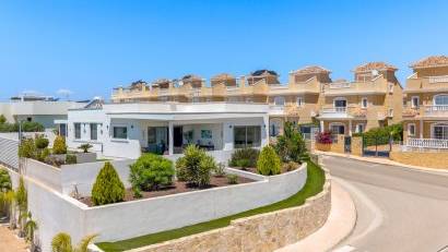 Återförsäljning - Villa -
La Marina