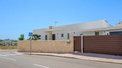 Återförsäljning - Villa -
La Marina