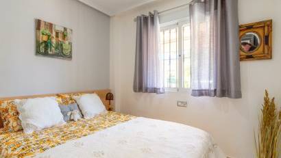 Återförsäljning - Bungalow -
Orihuela Costa - Villamartín