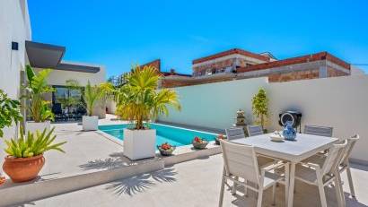 Återförsäljning - 6. Detached villa -
Daya Nueva - Costa Blanca South