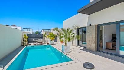 Återförsäljning - 6. Detached villa -
Daya Nueva - Costa Blanca South