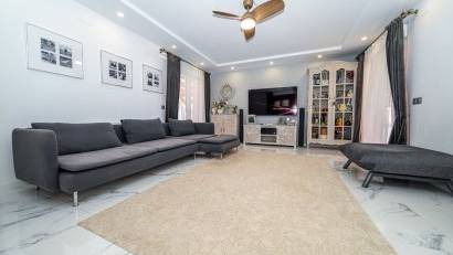 Resale - Villa -
Pinar de Campoverde