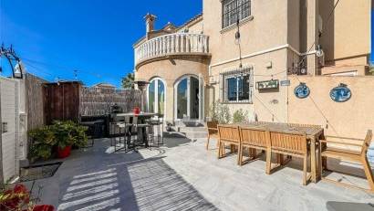 Resale - Detached villa -
Orihuela Costa - Villamartin