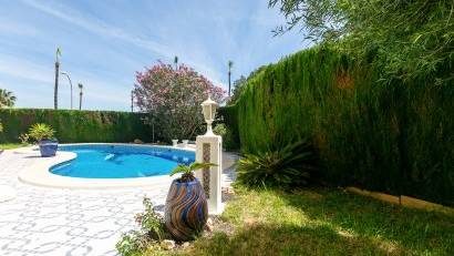 Resale - Villa -
Villamartin - Rioja