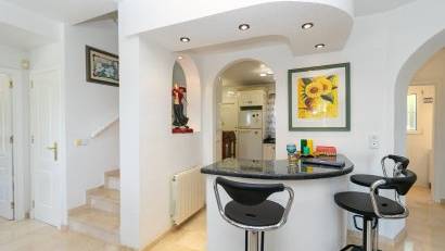 Resale - Villa -
Villamartin - Rioja