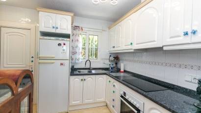 Resale - Villa -
Villamartin - Rioja