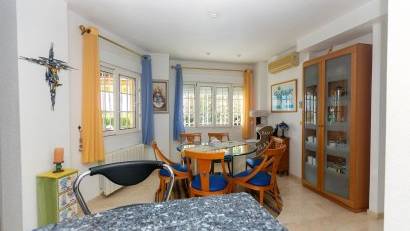 Resale - Villa -
Villamartin - Rioja