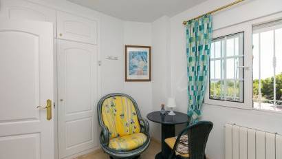 Resale - Villa -
Villamartin - Rioja