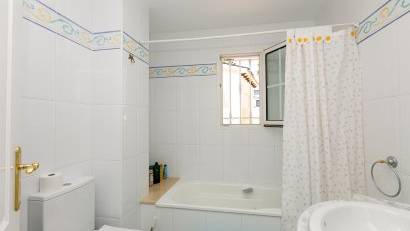 Resale - Villa -
Villamartin - Rioja