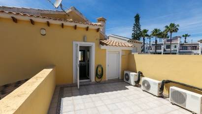 Resale - Villa -
Villamartin - Rioja