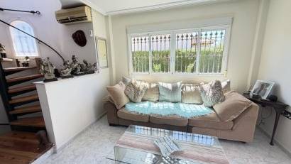 Återförsäljning - Villa -
Villamartin - Villamartín