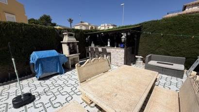Återförsäljning - Villa -
Villamartin - Villamartín