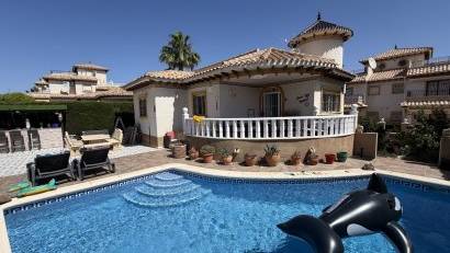 Återförsäljning - Villa -
Villamartin - Villamartín