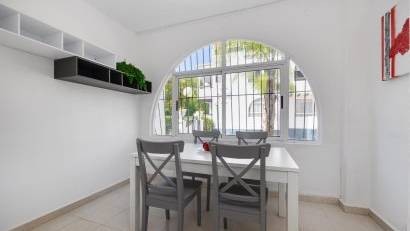 Resale - Bungalow -
Torrevieja - Playa de los Naufragos