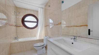 Resale - Bungalow -
Torrevieja - Playa de los Naufragos