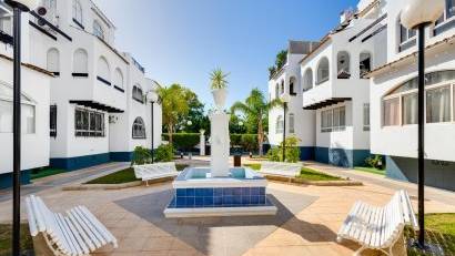 Resale - Bungalow -
Torrevieja - Playa de los Naufragos