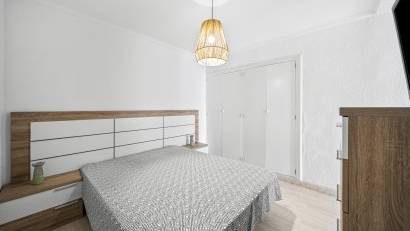 Återförsäljning - Apartment -
Torrevieja - Puerto