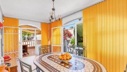 Återförsäljning - Villa -
Rojales - Centro de la Ciudad Quesada