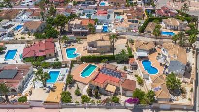 Återförsäljning - Villa -
Rojales - Centro de la Ciudad Quesada