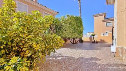 Återförsäljning - Villa -
Orihuela - Orihuela Costa