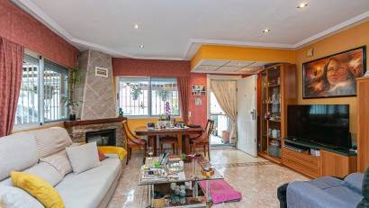 Reventa - Semi detached -
Los Altos