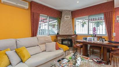 Reventa - Semi detached -
Los Altos