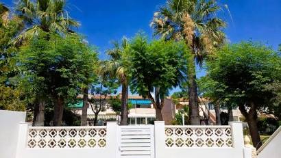 Resale - Bungalow -
Orihuela Costa - La Regia