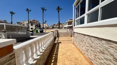 Återförsäljning - Quad House -
Playa Flamenca - Jumilla