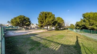Resale - Bungalow -
Los Balcones