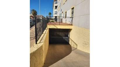 Reventa - Garaje -
Orihuela Costa - Los Almendros-La Florida