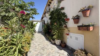 Reventa - Quad House -
Los Altos