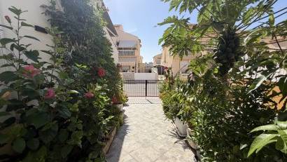 Reventa - Quad House -
Los Altos