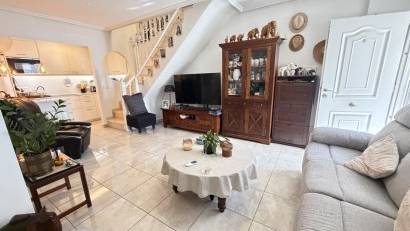 Reventa - Quad House -
Los Altos