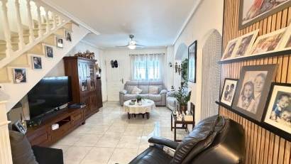 Reventa - Quad House -
Los Altos