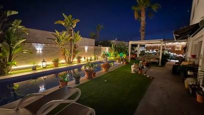 Återförsäljning - Villa / House -
Torrevieja - La Siesta
