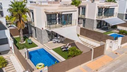 Resale - Villa -
Orihuela Costa - Entre Naranjos - Vistabella Golf