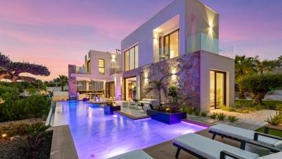 Resale - Detached villa -
Las Colinas Golf