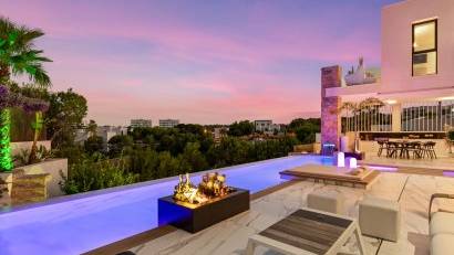Resale - Detached villa -
Las Colinas Golf