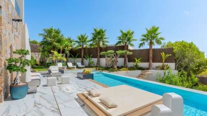 Resale - Detached villa -
Las Colinas Golf