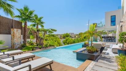 Resale - Detached villa -
Las Colinas Golf