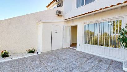 Återförsäljning - Bungalow -
Orihuela Costa - Villamartín