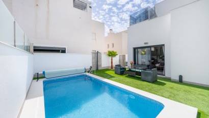 Återförsäljning - Villa -
Torrevieja