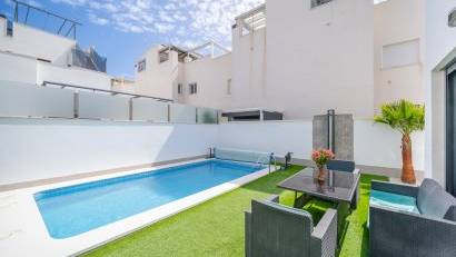 Återförsäljning - Villa -
Torrevieja