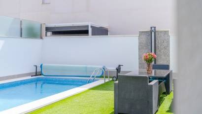 Återförsäljning - Villa -
Torrevieja