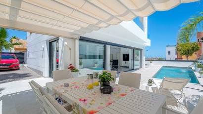 Återförsäljning - Villa -
Guardamar del Segura