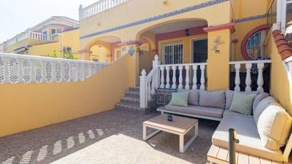 Återförsäljning - Radhus -
Orihuela Costa - La Regia