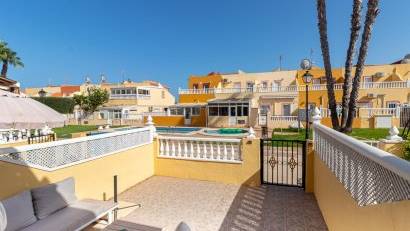 Återförsäljning - Radhus -
Orihuela Costa - La Regia
