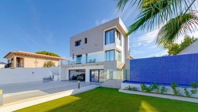 Resale - Villa -
Torrevieja - Los Balcones